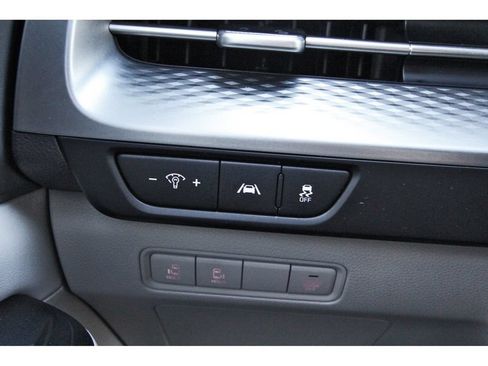 Used 2022 Kia Carnival LX FWD image 23