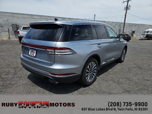 Used 2024 Lincoln Aviator Reserve AWD/4WD image 7