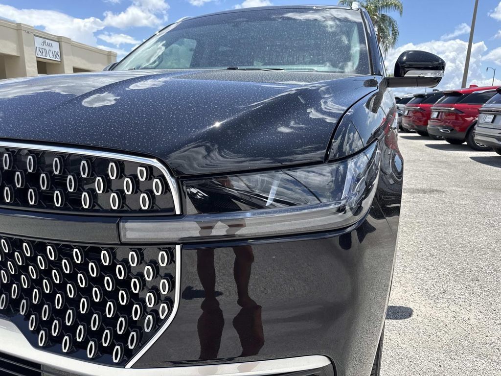 New 2026 Lincoln Navigator Reserve AWD/4WD image 8