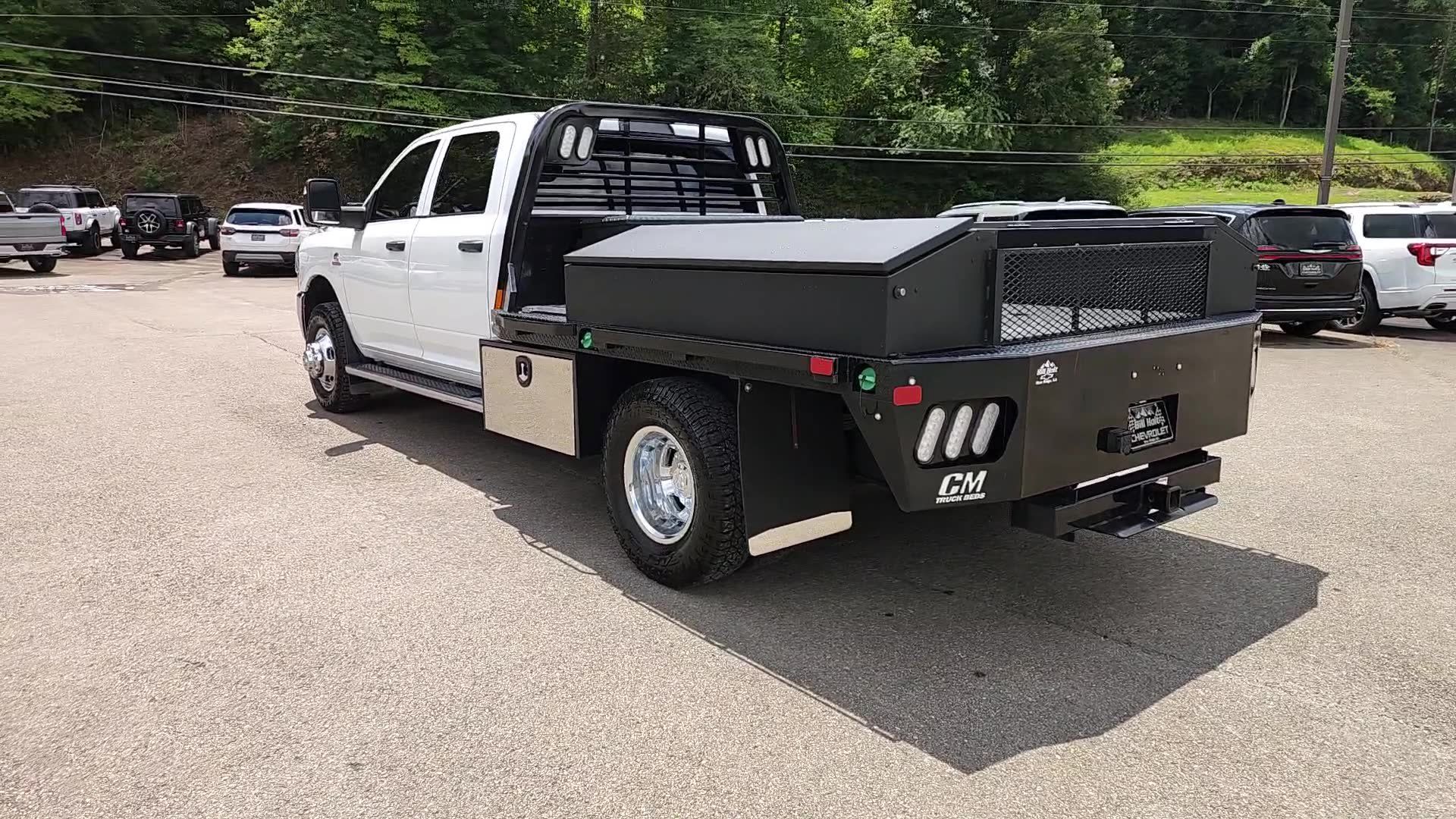 Used 2024 RAM 3500 Tradesman w/ Chrome Appearance Group AWD/4WD image 13