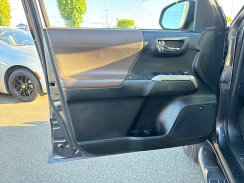 Used 2017 Toyota Tacoma Limited w/ Tow Package AWD/4WD image 16