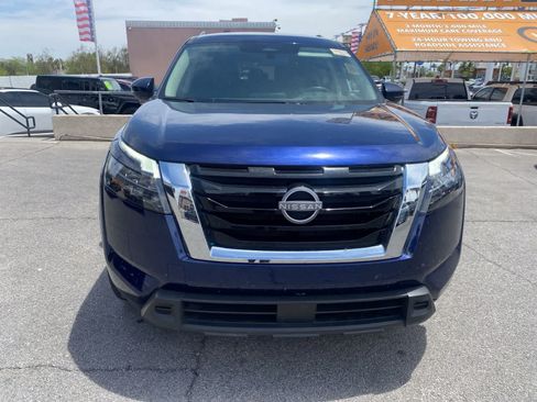 Used 2025 Nissan Pathfinder SV FWD image 2