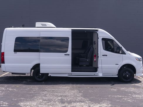 Used 2023 Mercedes-Benz Sprinter 3500 image 21
