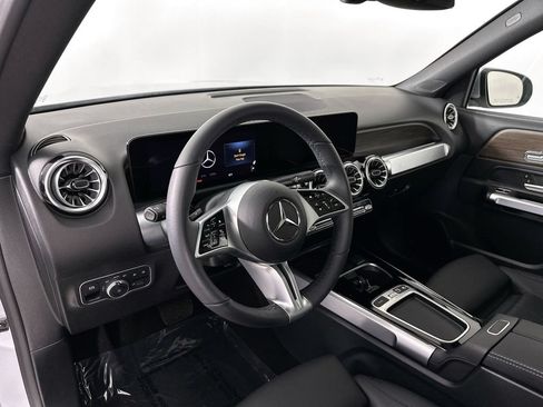 Used 2026 Mercedes-Benz GLB 250 image 9