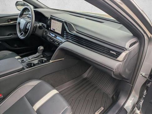 Used 2025 Toyota Camry SE image 19