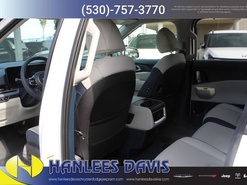 New 2026 Kia Carnival EX image 17