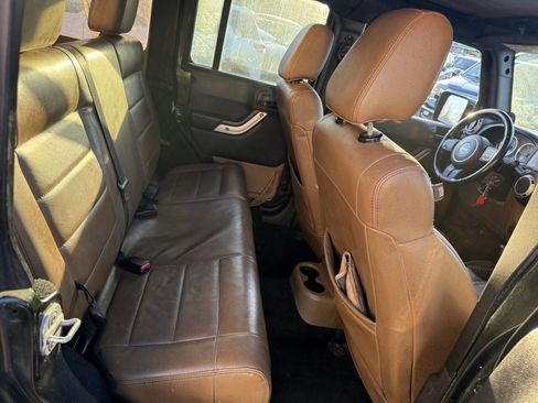 Used 2011 Jeep Wrangler Unlimited Rubicon w/ Dual Top Group image 17