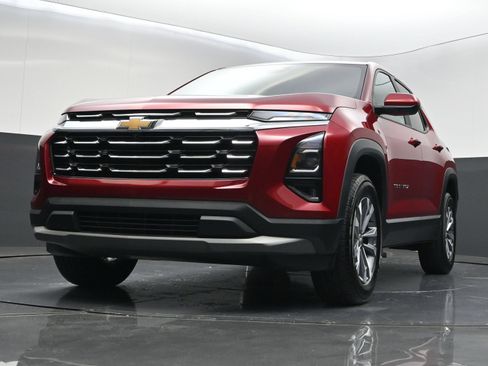 Used 2026 Chevrolet Equinox LT w/ Safety and Technology Package FWD image 38