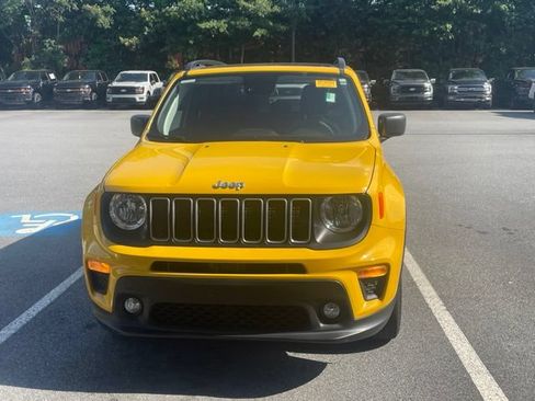 Used 2023 Jeep Renegade Latitude w/ Sun & Fun Group AWD/4WD image 3
