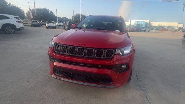 Used 2023 Jeep Compass Limited AWD/4WD image 3
