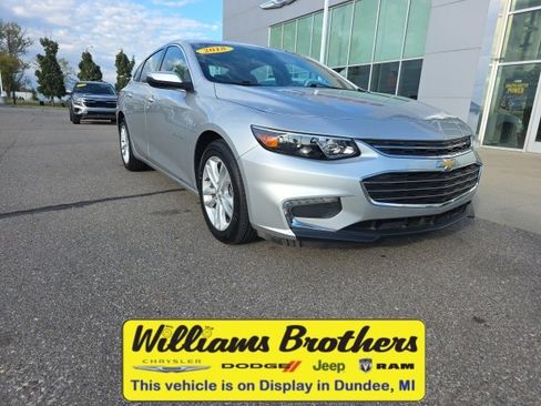 Used 2018 Chevrolet Malibu LT image 3