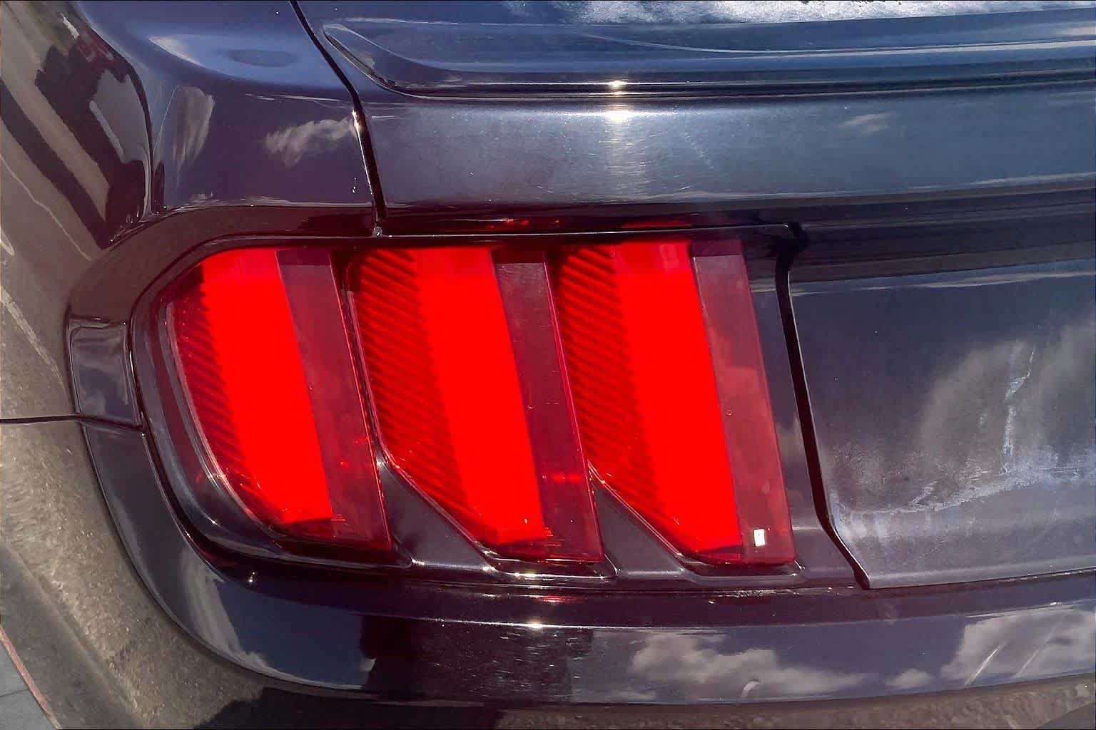 Used 2015 Ford Mustang Coupe w/ Equipment Group 051A RWD image 18