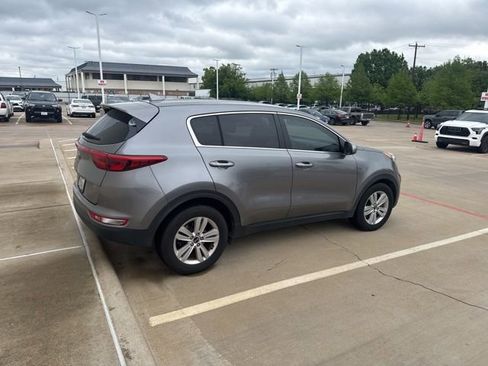 Used 2017 Kia Sportage LX image 3