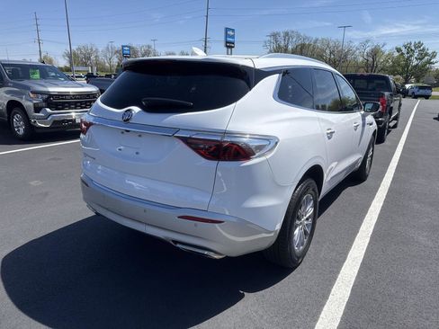 Used 2023 Buick Enclave Essence AWD/4WD image 3