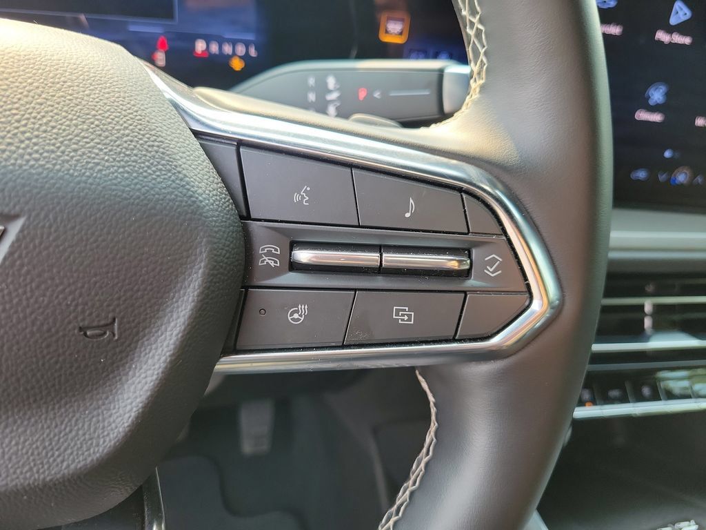 Used 2026 Chevrolet Traverse LT FWD image 29