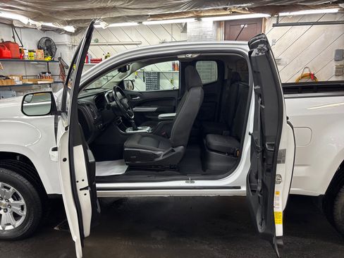 Used 2022 Chevrolet Colorado LT w/ Safety Package image 14