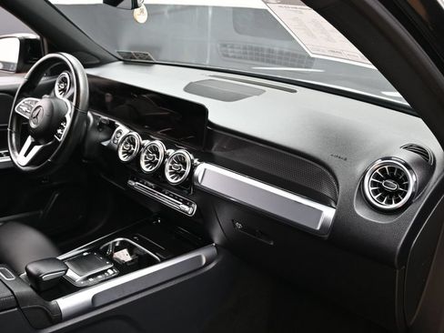 Used 2022 Mercedes-Benz GLB 250 w/ Premium Package Lite image 42