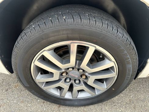 Used 2014 GMC Acadia Denali image 32