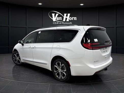 New 2026 Chrysler Pacifica Pinnacle w/ Trailer Tow Group image 3