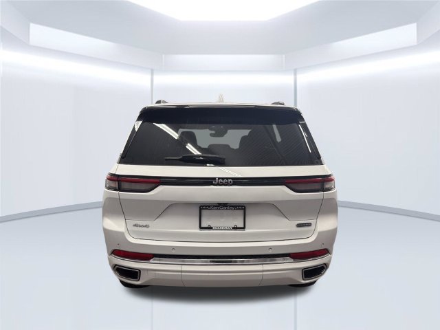 Used 2023 Jeep Grand Cherokee Overland AWD/4WD image 4