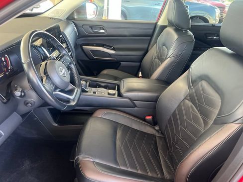 Used 2022 Nissan Pathfinder Platinum AWD/4WD image 4