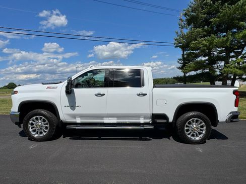 Used 2024 Chevrolet Silverado 2500 LTZ w/ LTZ Convenience Package AWD/4WD image 3