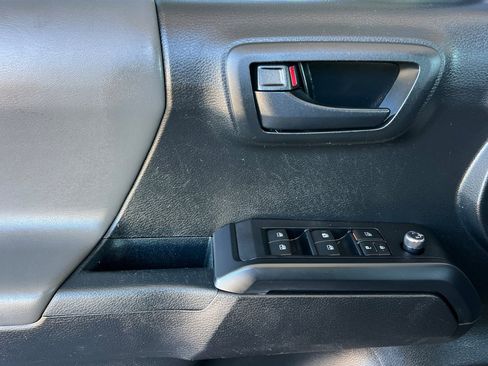 Certified 2017 Toyota Tacoma SR image 13