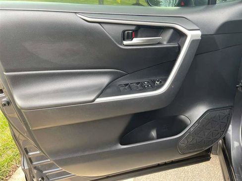 Used 2019 Toyota RAV4 XLE w/ Convenience Package image 76