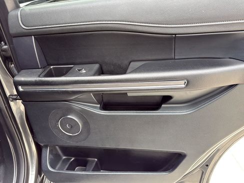 Used 2021 Ford Expedition XLT image 29