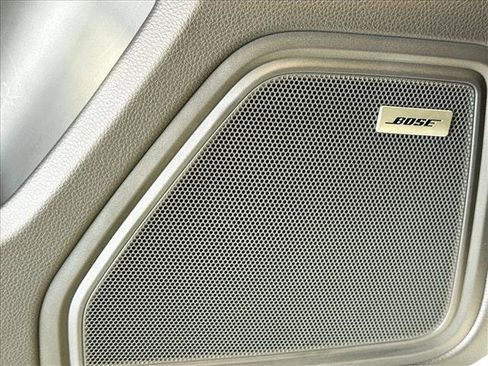 Certified 2026 Porsche Macan AWD/4WD image 12