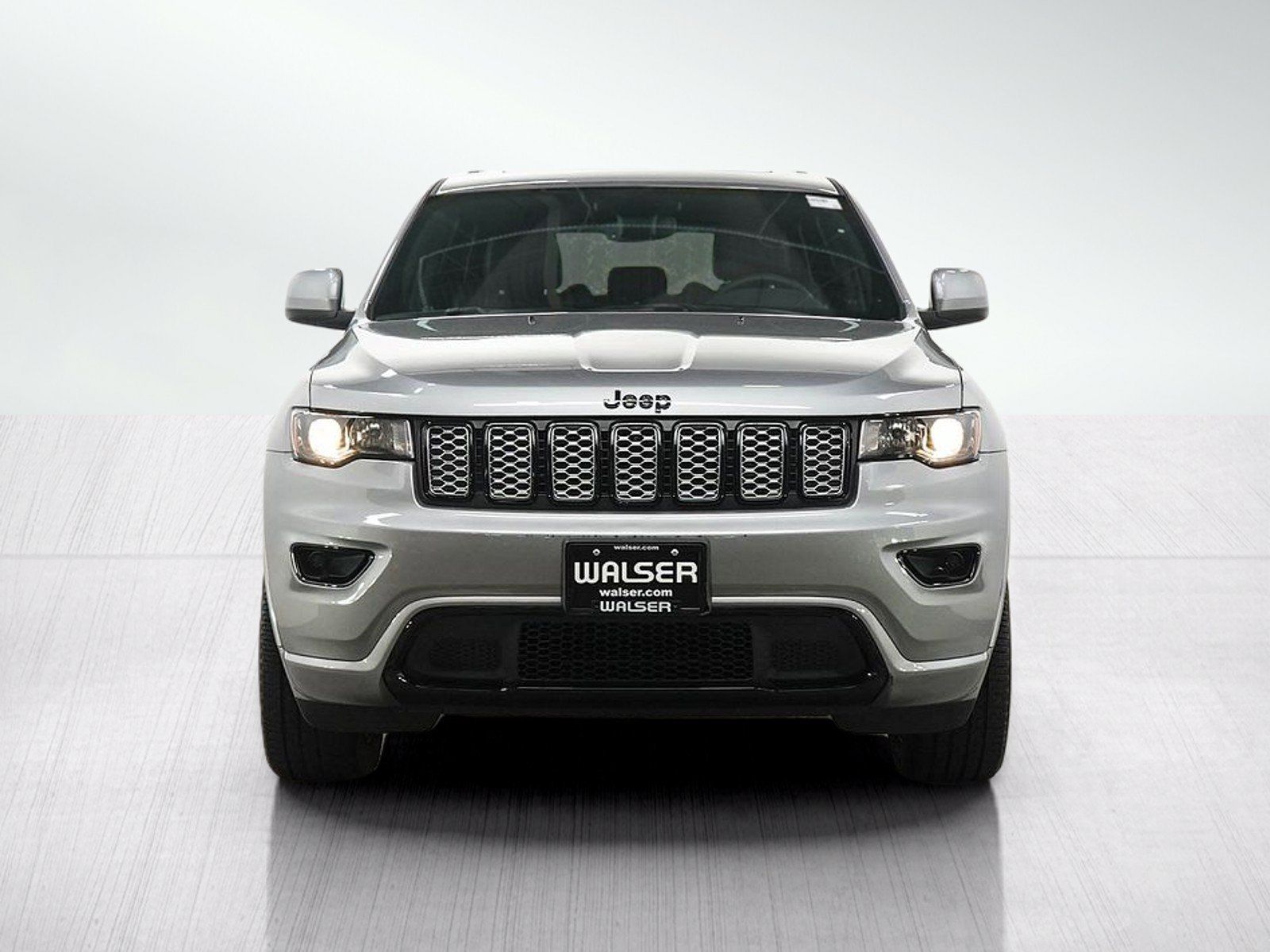 Used 2020 Jeep Grand Cherokee Altitude RWD image 8