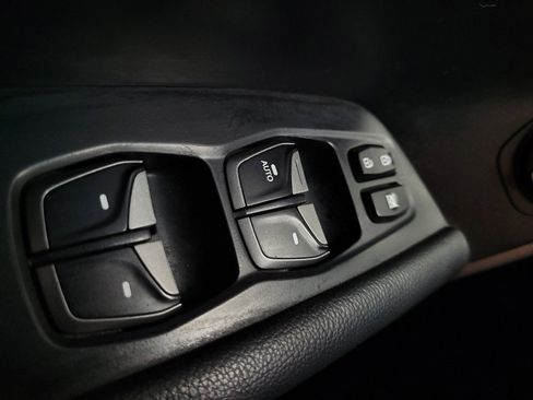 Used 2014 Hyundai Santa Fe Sport 2.0T w/ Technology Package 05 FWD image 27