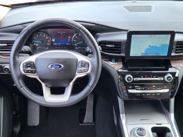 Used 2021 Ford Explorer Limited w/ Equipment Group 301A AWD/4WD image 16