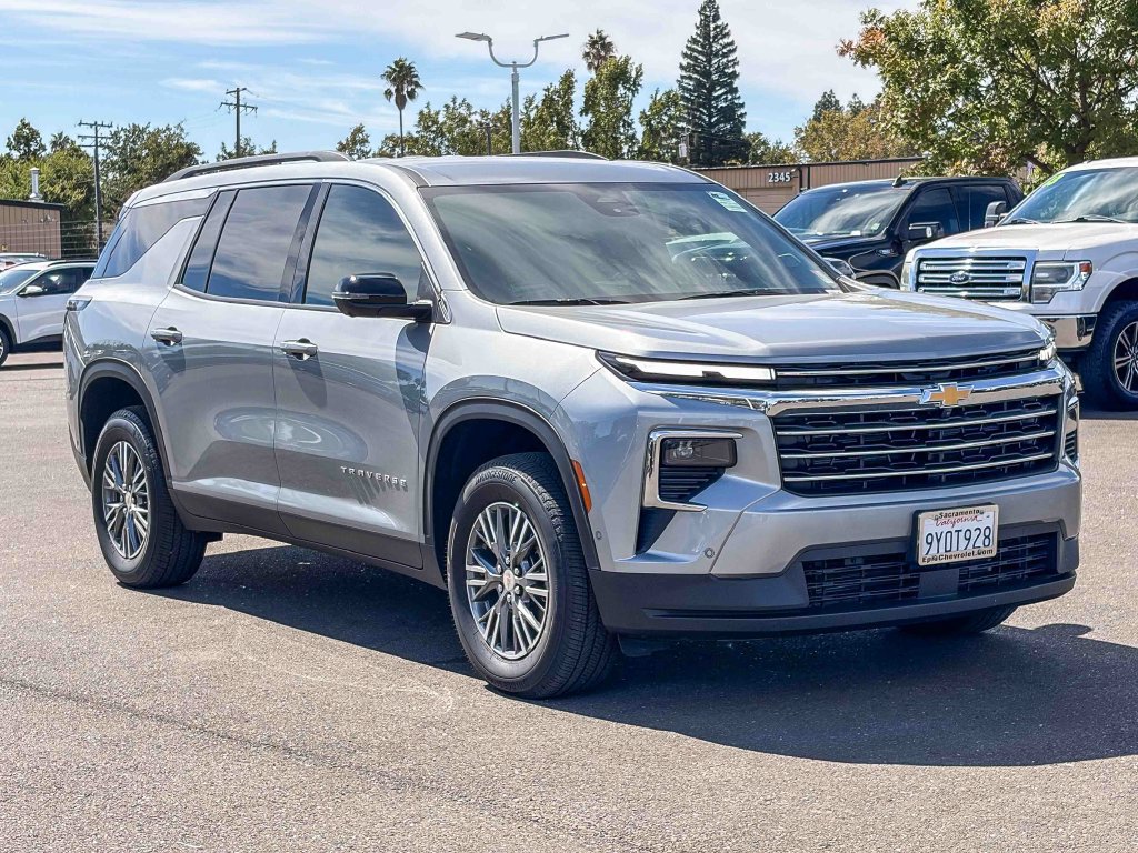 Used 2026 Chevrolet Traverse LT w/ Enhanced Driving Package AWD/4WD image 5