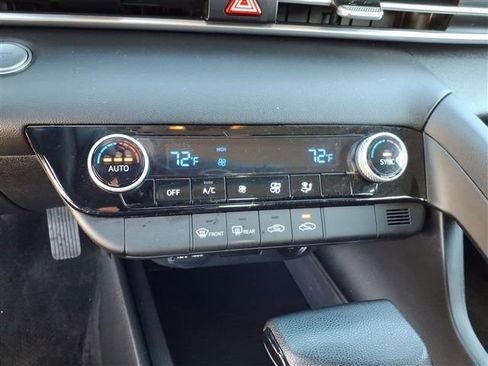 Used 2023 Hyundai Elantra SEL image 20
