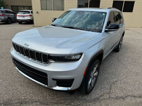 Used 2021 Jeep Grand Cherokee L Limited w/ Luxury Tech Group II image 14