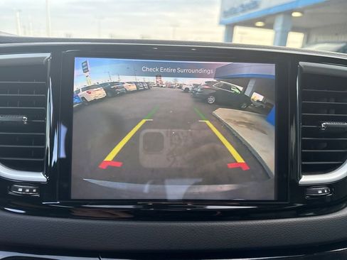 Used 2022 Chrysler Pacifica Touring-L image 22