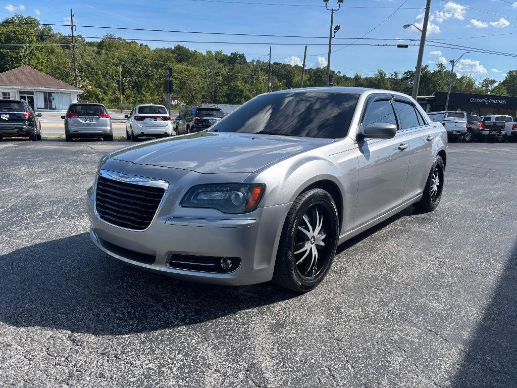 Used 2013 Chrysler 300 S RWD image 5