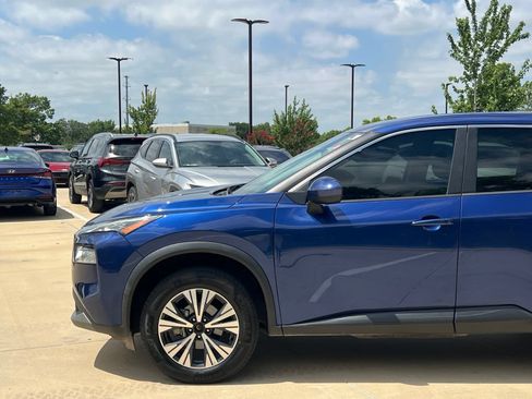 Used 2023 Nissan Rogue SV AWD/4WD image 7