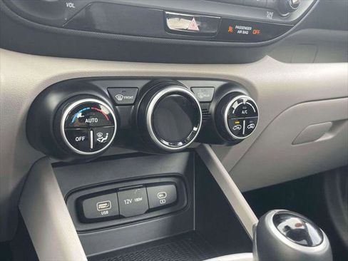 Certified 2024 Hyundai Venue SEL FWD image 26