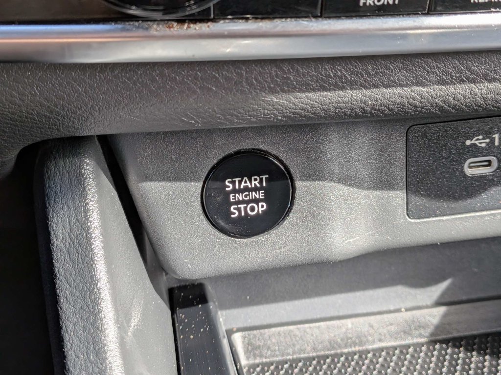 Used 2025 Nissan Rogue SV FWD image 29