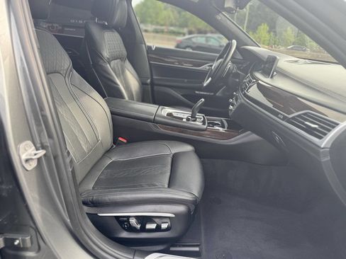 Used 2017 BMW 750i RWD image 25