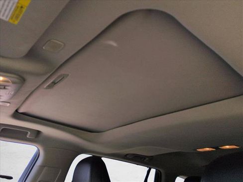 Used 2023 Toyota Highlander XLE FWD image 23