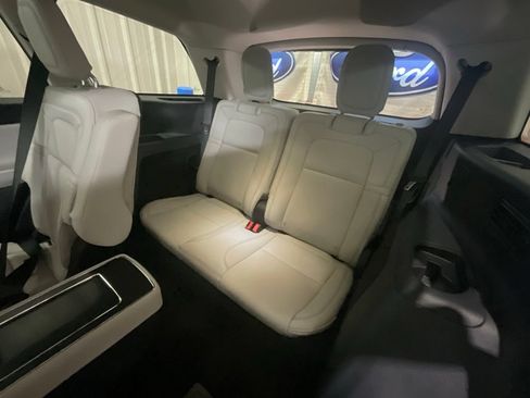 Used 2026 Lincoln Aviator Reserve w/ Illumination Package RWD image 12