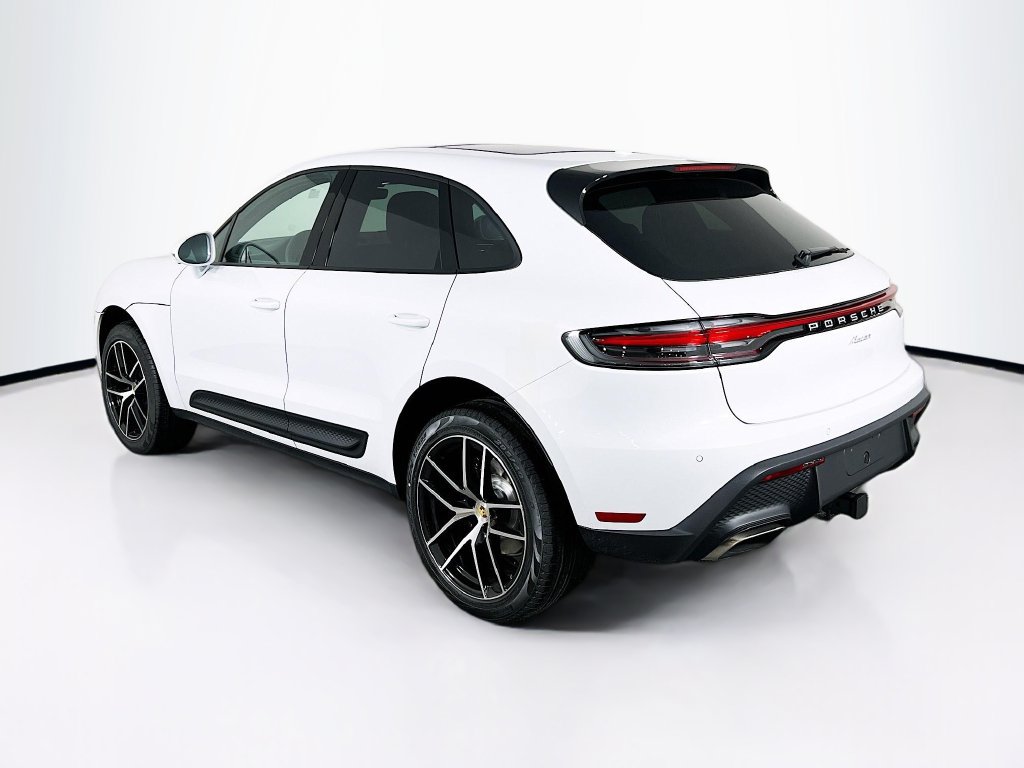 Certified 2026 Porsche Macan AWD/4WD image 3