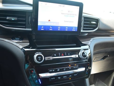 Used 2023 Ford Explorer Limited w/ Equipment Group 301A AWD/4WD image 15