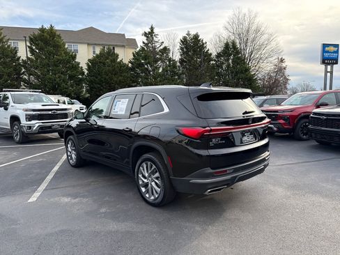 Used 2025 Buick Enclave Preferred image 5