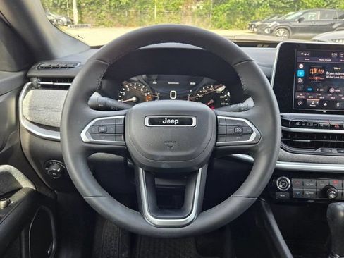 Used 2025 Jeep Compass Latitude w/ Sun & Sound Group AWD/4WD image 22