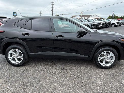 New 2026 Chevrolet Trax LS FWD image 4