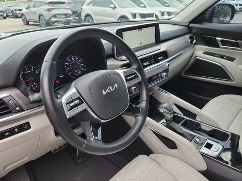 Certified 2022 Kia Telluride SX w/ SX Prestige Package AWD/4WD image 24
